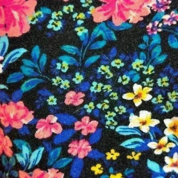 Torrid Blouse Black with Bright Flowers (Size 00) - Picture 7 of 8